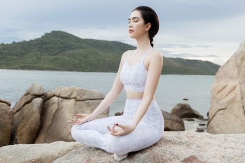 KHỞI ĐỘNG NGÀY MỚI CÙNG 5 TƯ THẾ YOGA