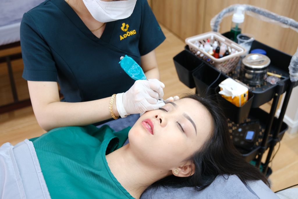 Điêu Khắc Chân Mày