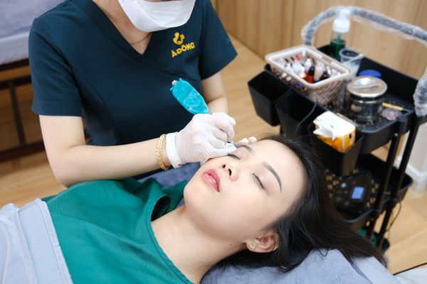 Điêu Khắc Chân Mày