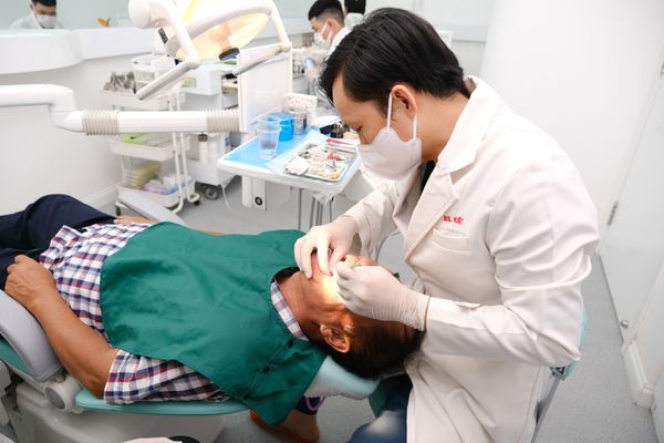Niềng răng trong suốt Invisalign - Nha khoa Á Đông