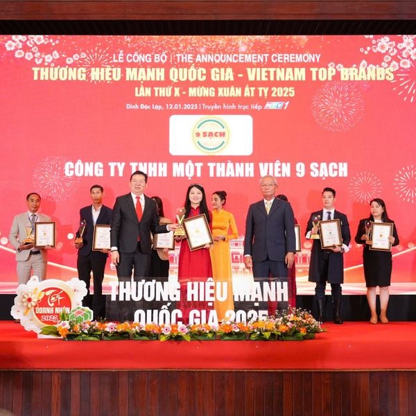 9 SẠCH TỰ HÀO ĐƯỢC NHẬN GIẢI THƯỞNG THƯƠNG HIỆU MẠNH QUỐC GIA 2025