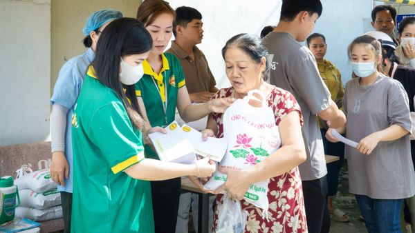 CÔNG TY BÁNH SẦU RIÊNG 9 SẠCH TỔ CHỨC PHÁT QUÀ TỪ THIỆN GIÚP ĐỠ BÀ CON KHÓ KHĂN TẠI TP. CẦN THƠCÔNG TY BÁNH SẦU RIÊNG 9 SẠCH TỔ CHỨC PHÁT QUÀ TỪ THIỆN GIÚP ĐỠ BÀ CON KHÓ KHĂN TẠI TP. CẦN THƠ