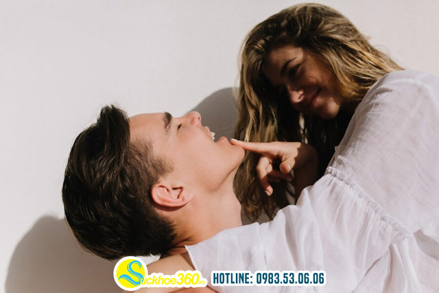 Âu yếm đầu “cậu nhỏ”