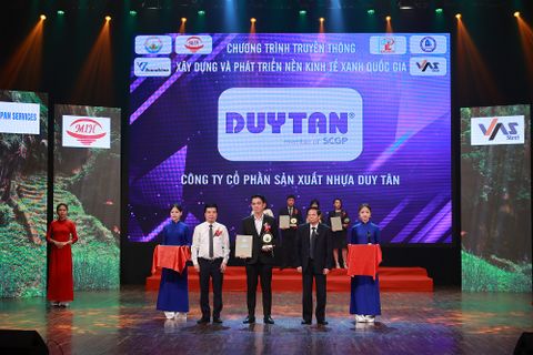 DUY TÂN TỰ HÀO NHẬN HAI GIẢI THƯỞNG VỀ KINH TẾ XANH QUỐC GIA