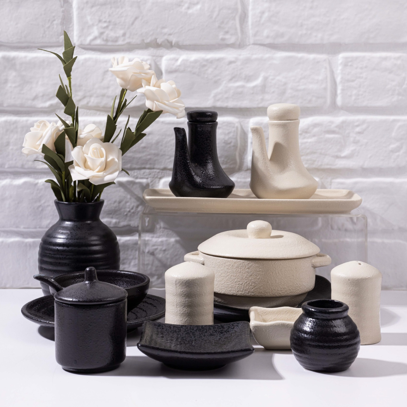 NOIR x BEIGE – SẮC ĐỘ TƯƠNG PHẢN, GU THẨM MỸ ĐỒNG ĐIỆU