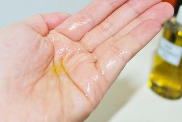 cách dùng dầu tẩy trang