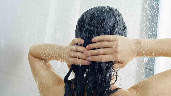 cách gội đầu lâu bết