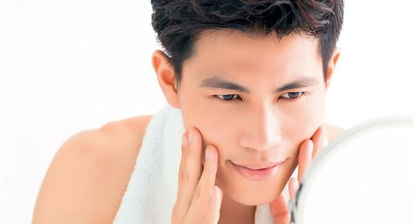 Không nên chạm tay vào mặt vì tay có rất nhiều vi khuẩn