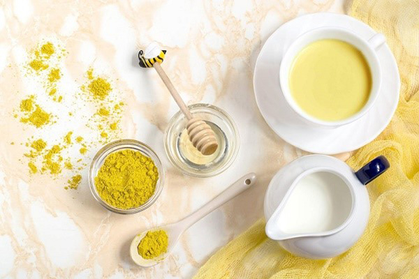 Cách làm trắng da tại nhà bằng bột nghệ