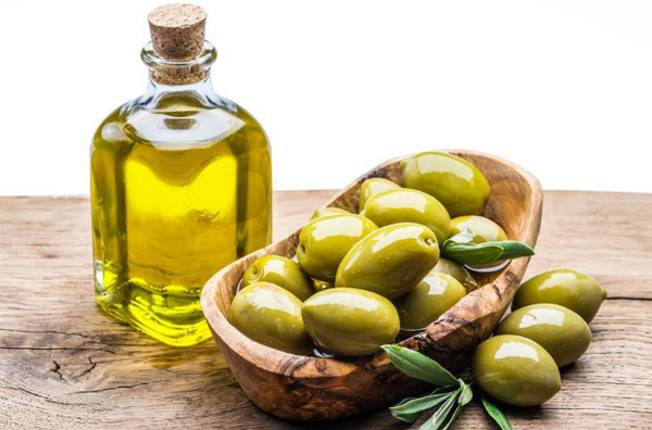 Cách làm trắng da tại nhà bằng ô liu nguyên chất
