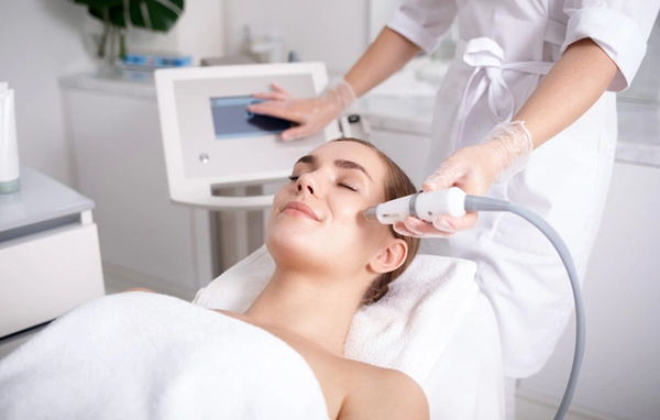 Laser là phương pháp trị tàn nhang nhanh có hiệu quả tuy nhiên không phải ai cũng có thể sử dụng phương pháp này