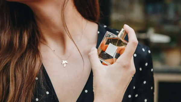 xịt nước hoa đúng cách