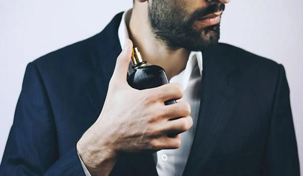 xịt nước hoa đúng cách