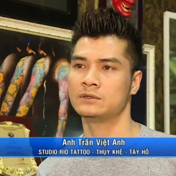 Rio Tattoo Studio sở hữu đội ngũ nghệ nhân được đào tạo bài bản với chứng chỉ y tế hành nghề chính thức. Master Artist Triệu Việt Anh - người sáng lập với hơn 20 năm kinh nghiệm trong nghề,