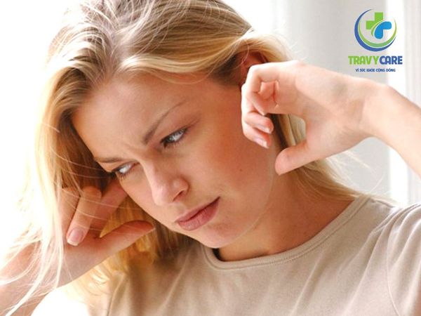 Bệnh meniere có chứng ù tai, chóng mặt, có thể mất thính giác