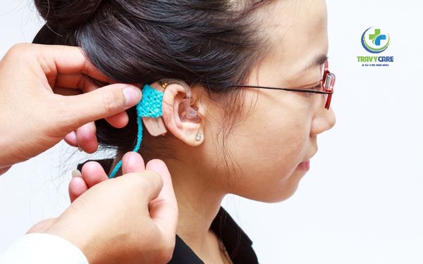Sử dụng máy trợ thính giúp giảm các triệu chứng của bệnh