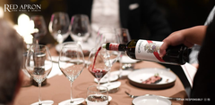 Rượu vang chát là gì? Rượu vang chát ngon tại Red Apron