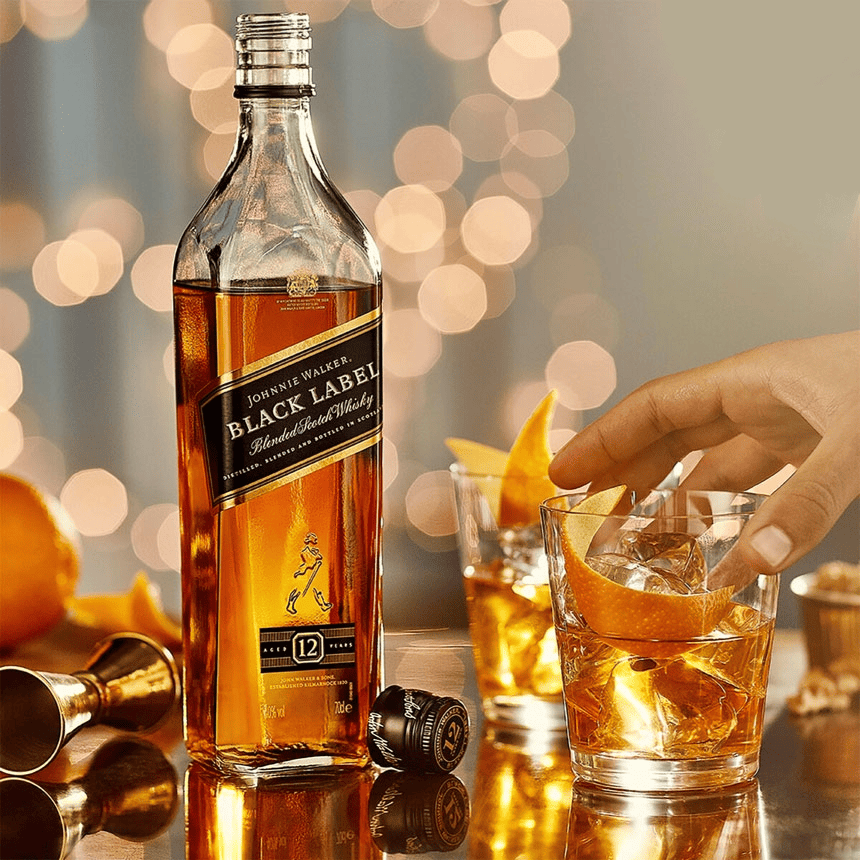 uống rượu whiskey Black Label
