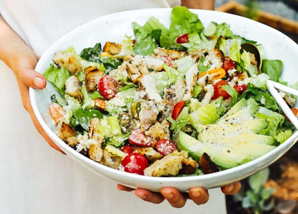 cách làm caesar salad với ức gà