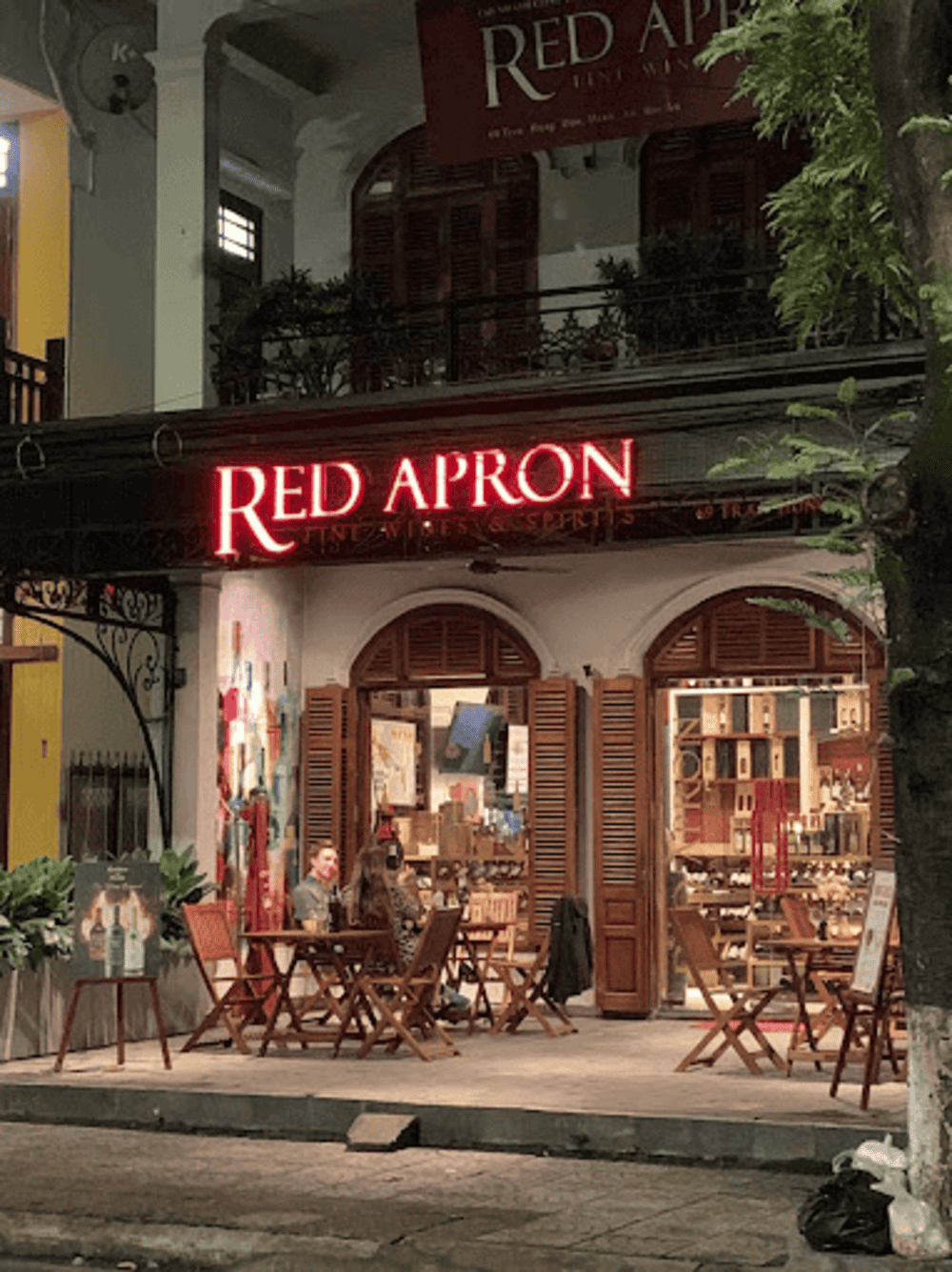 mua rượu vang tại Red Apron