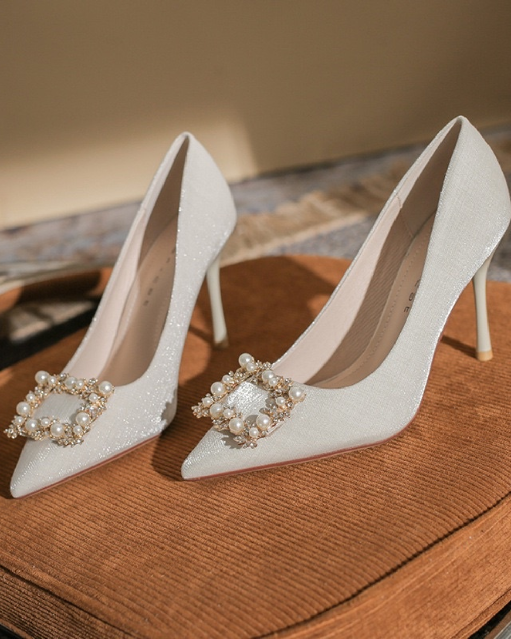 Giày cao gót thanh lịch – quà tặng bạn thân nữ giúp tỏa sáng mọi lúc.