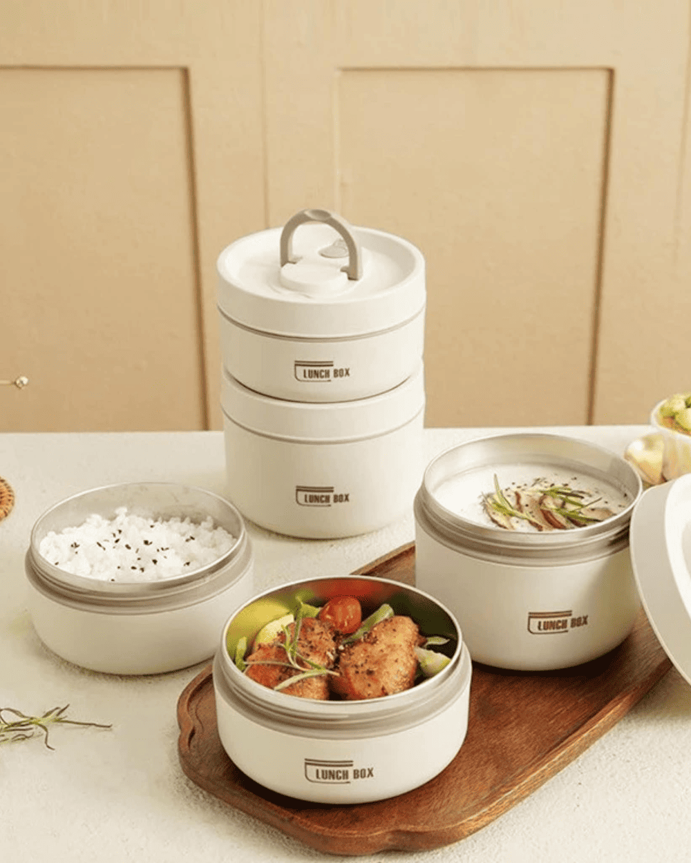 Hộp cơm văn phòng là món quà thiết thực