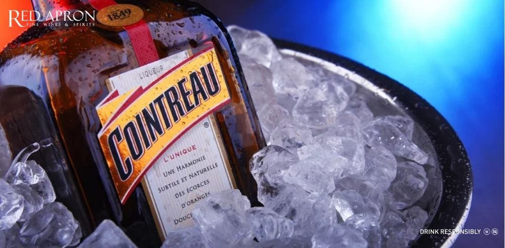 Rượu Cointreau chai vuông đặc trưng nhãn cam orange liqueur Pháp