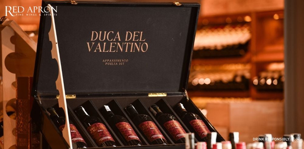 Chai rượu Duca Del Valentino Appassimento Puglia IGT (Negroamaro, Merlot, Black Malvasia), ảnh packshot sắc nét.