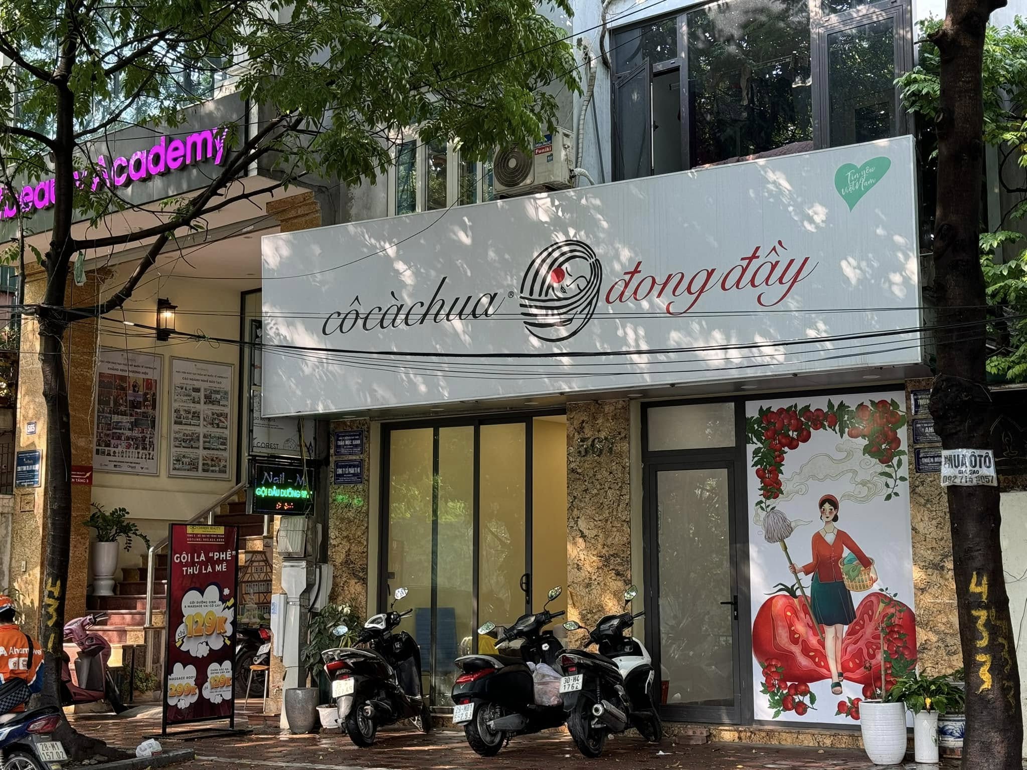 Cô Cà Chua Đong Đầy