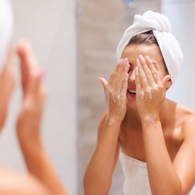 Cách chăm sóc da mặt bị mụn theo chuẩn spa ngay tại nhà