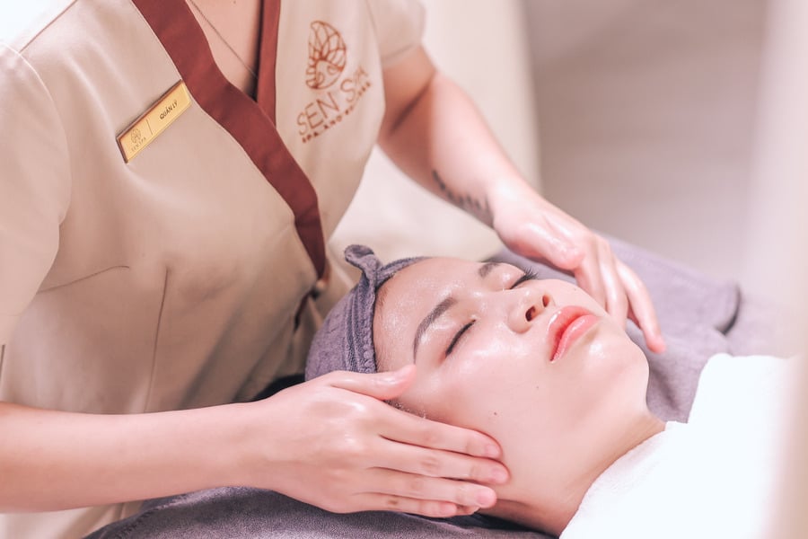 Nhân viên chuyên nghiệp, được đào tạo bài bản