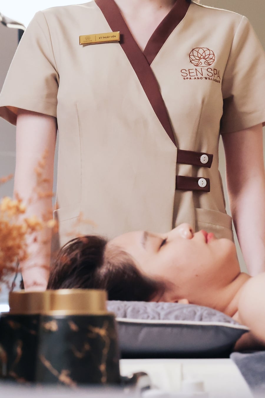 Nguyên nhân khiến ria mép mọc ở nữ giới