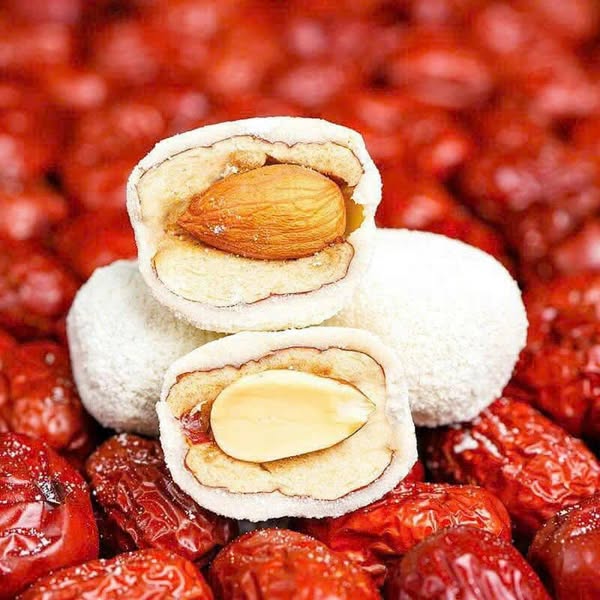 Bài viết quảng cáo đồ ăn vặt - Táo đỏ kẹp hạnh nhân