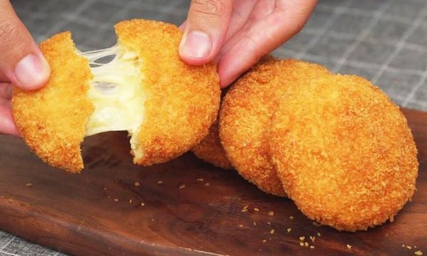 Cách làm bánh gà phô mai giòn rụm, béo ngậy đãi cả nhà