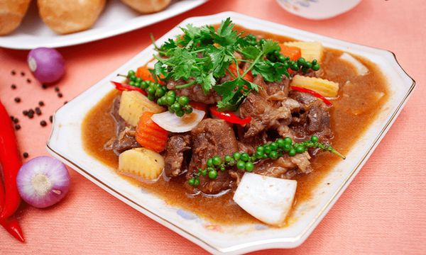 Cách nấu bắp bò hầm tiêu xanh cay nồng, thơm ngon