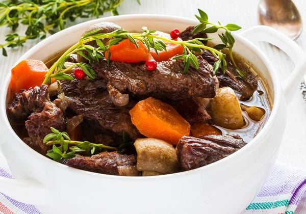 Cách nấu bắp bò hầm khoai tây sánh mềm cho tối se lạnh