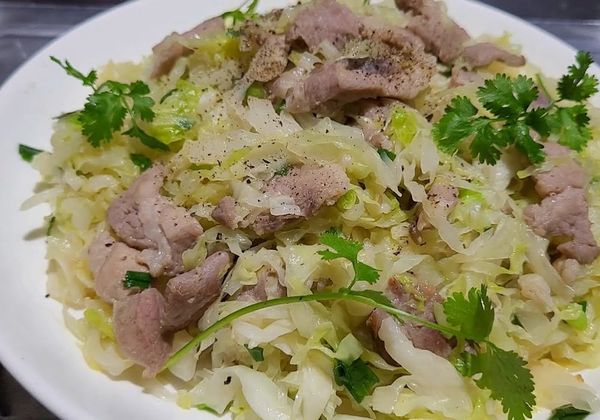 Hướng dẫn làm bắp cải xào thịt heo đổi vị cho bữa cơm nhà