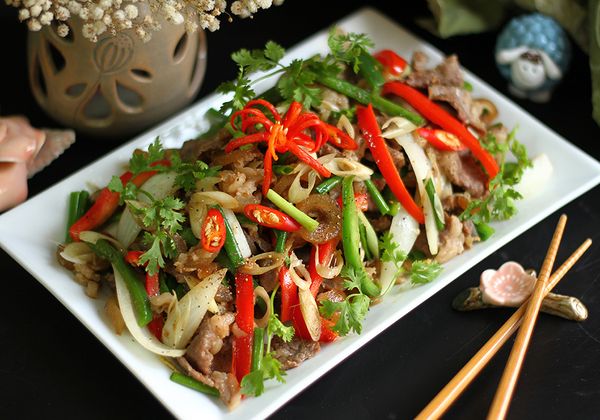 Cách làm thịt bê xào sả ớt cay thơm mềm ngọt hợp bữa nhậu