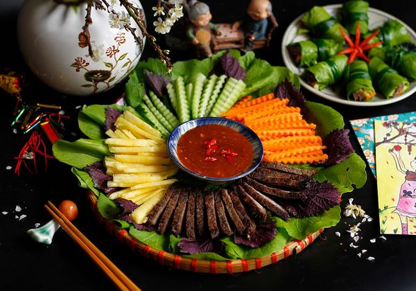 Cách làm bò cuốn cải ngon tròn vị, ăn kèm nước mắm gừng