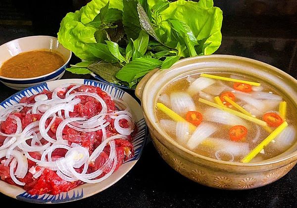 Mách bạn cách làm bò nhúng me chua dịu cuốn hút lạ miệng