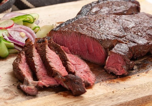 Bí quyết làm bò nướng tảng mềm mọng nước thơm nức tại nhà