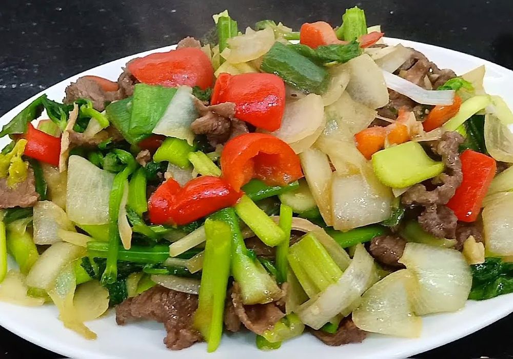 Hướng dẫn làm bò xào cần tỏi giòn ngon, giàu dinh dưỡng