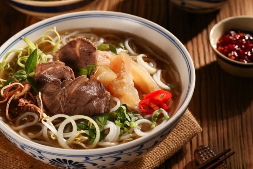 Cách nấu bún bò gân dai giòn, nước dùng vị đậm đà