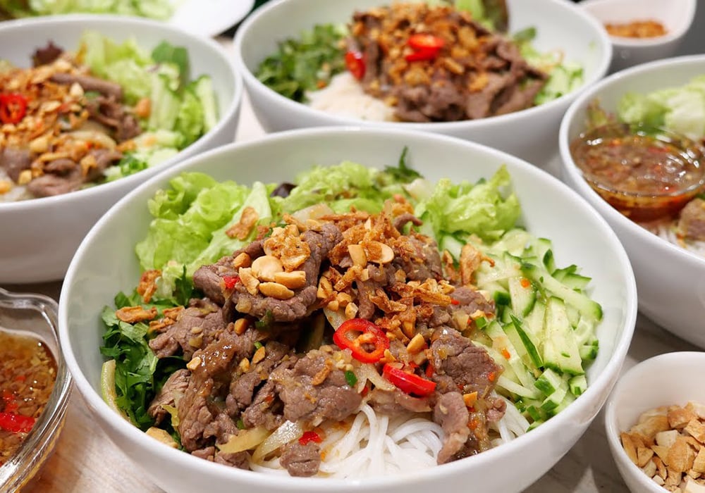 Hướng dẫn làm bún bò xào kiểu miền Nam ngon đậm đà