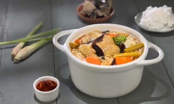 2 cách nấu bún gà sa tế và bún măng gà nóng hổi cho bữa sáng