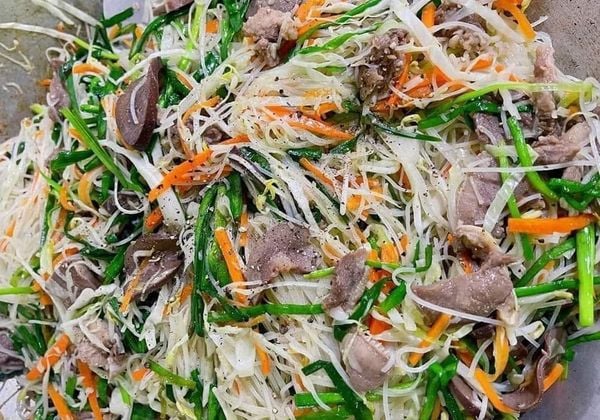 Cách làm bún gạo xào lòng gà thơm ngon cho bữa sáng đổi vị