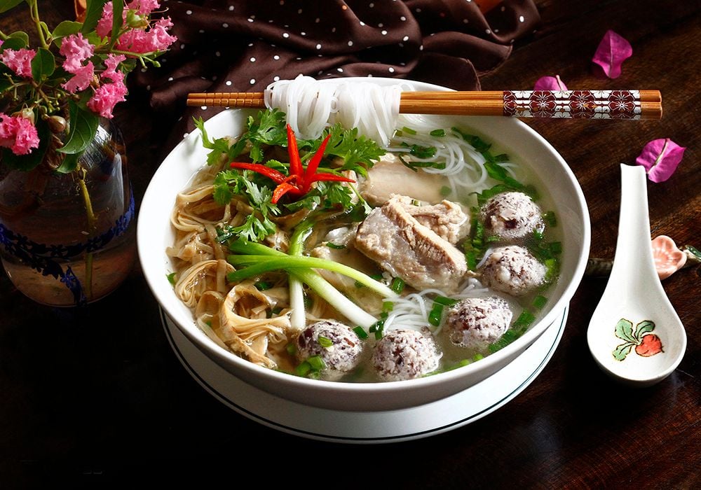 Hướng dẫn nấu bún mọc sườn ngon chuẩn vị Bắc, ăn là mê
