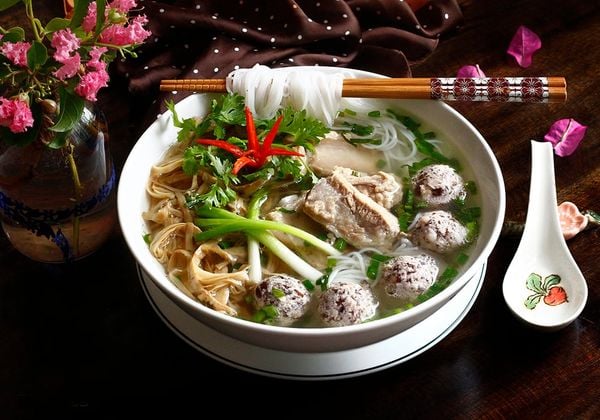 Hướng dẫn nấu bún mọc sườn ngon chuẩn vị Bắc, ăn là mê