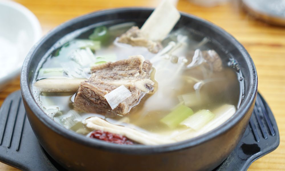 Cách nấu bún sườn bò đầm đà ngon mê ly, chuẩn vị xưa