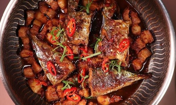 Hướng dẫn làm cá nục kho thịt ba chỉ đậm đà, thấm đều gia vị